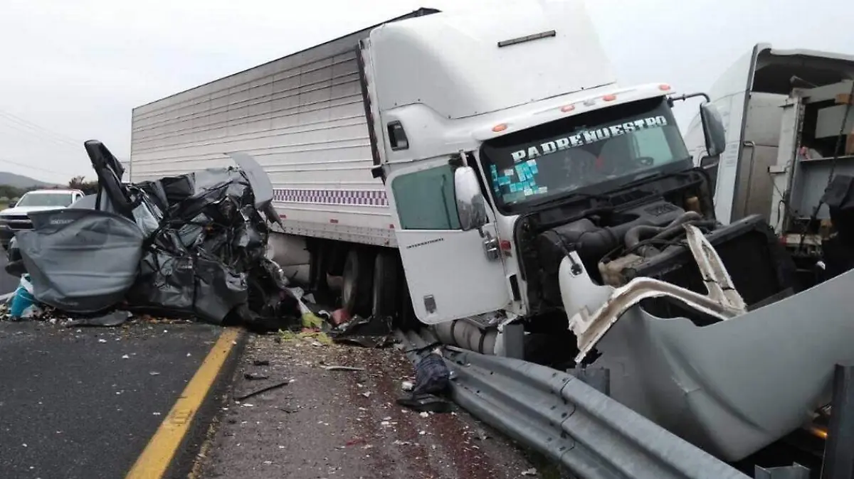 Dos personas mueren tras choque en la autopista Puebla - Orizaba